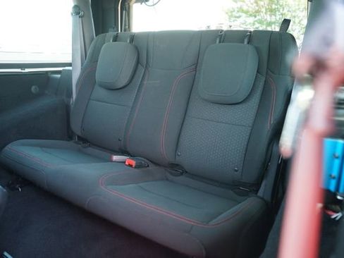Used 2018 Jeep Wrangler Rubicon AWD/4WD image 11