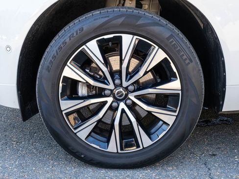 Used 2023 Volvo XC60 B5 Plus w/ Climate Package image 32