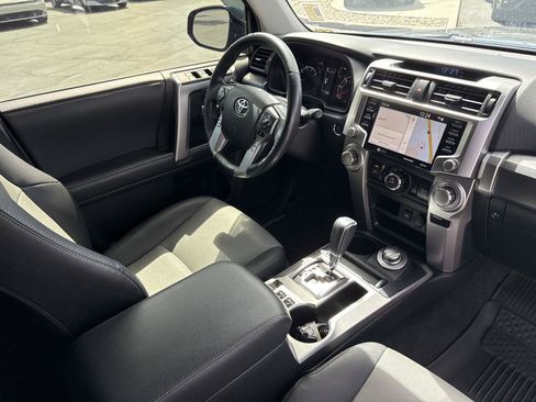 Used 2020 Toyota 4Runner SR5 Premium w/ Moonroof Package AWD/4WD image 25