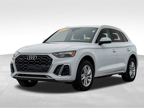 Used 2023 Audi Q5 2.0T Premium w/ Convenience Package image 3