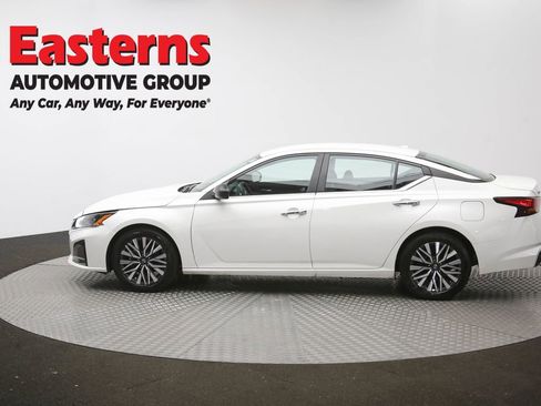 Used 2025 Nissan Altima 2.5 SV FWD image 60