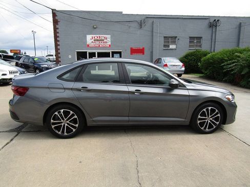 Used 2024 Volkswagen Jetta Sport FWD image 5