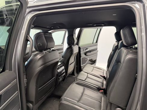 Used 2022 Jeep Wagoneer Series II AWD/4WD image 13