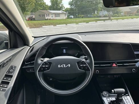 Used 2023 Kia Niro FWD image 13