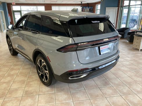 Used 2026 Lincoln Nautilus Premier AWD/4WD image 15