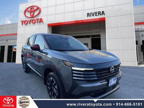 Used 2025 Nissan Kicks SV image 2