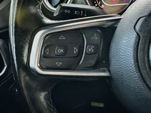 Used 2020 Jeep Wrangler Unlimited Sahara AWD/4WD image 25