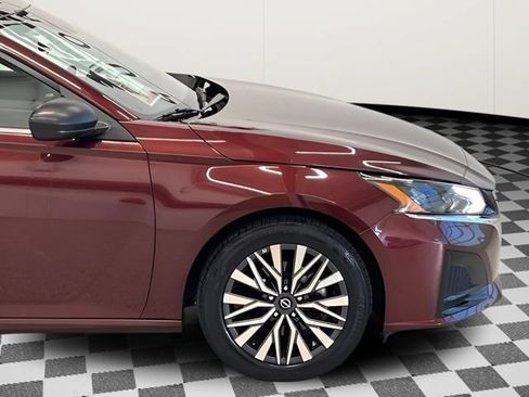 Used 2025 Nissan Altima 2.5 SV FWD image 24