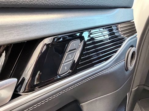 New 2026 Jeep Grand Wagoneer Limited AWD/4WD image 36