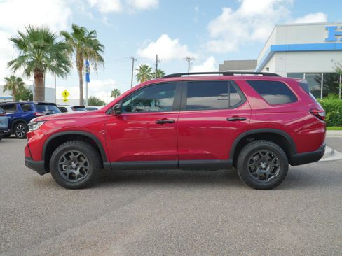 Used 2025 Honda Pilot TrailSport image 10