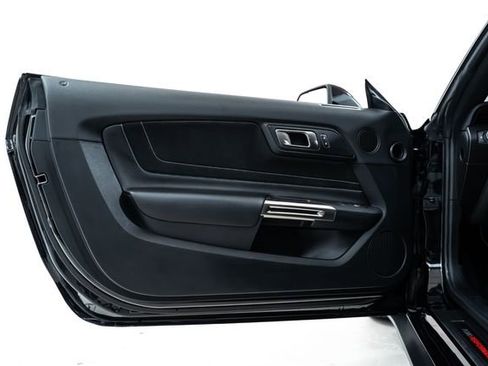 Used 2018 Ford Mustang Shelby GT350 w/ Convenience Package image 19