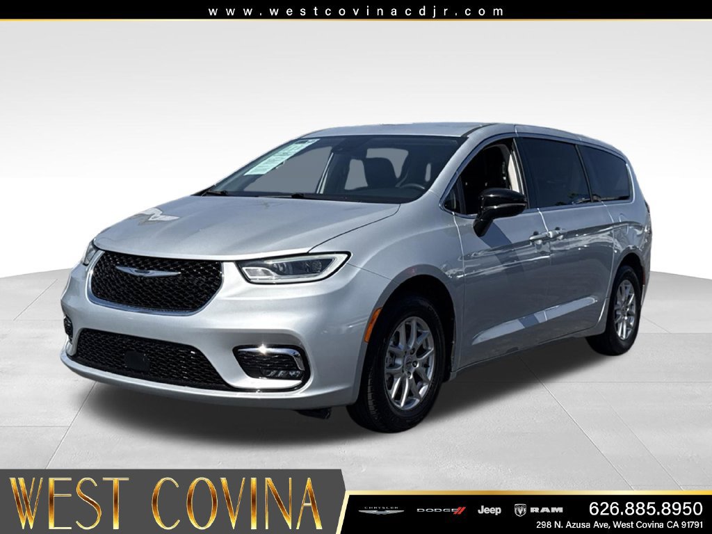 Used 2024 Chrysler Pacifica Touring-L FWD image 5