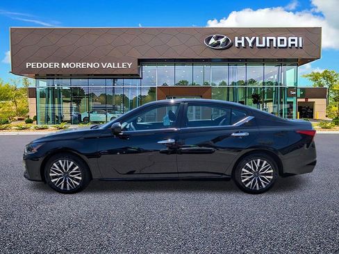 Used 2025 Nissan Altima 2.5 SV image 6