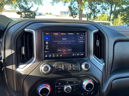 Used 2022 GMC Sierra 2500 AT4 w/ AT4 Premium Plus Package AWD/4WD image 25