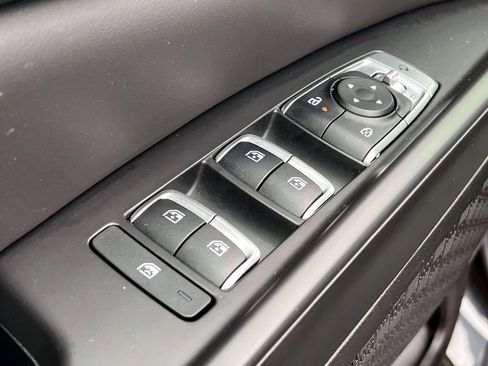 Used 2025 Kia Carnival SX Prestige image 18