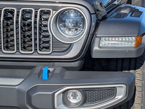 Used 2024 Jeep Wrangler Unlimited Sahara image 10