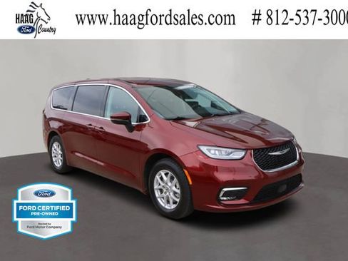 Used 2023 Chrysler Pacifica Touring-L FWD image 1