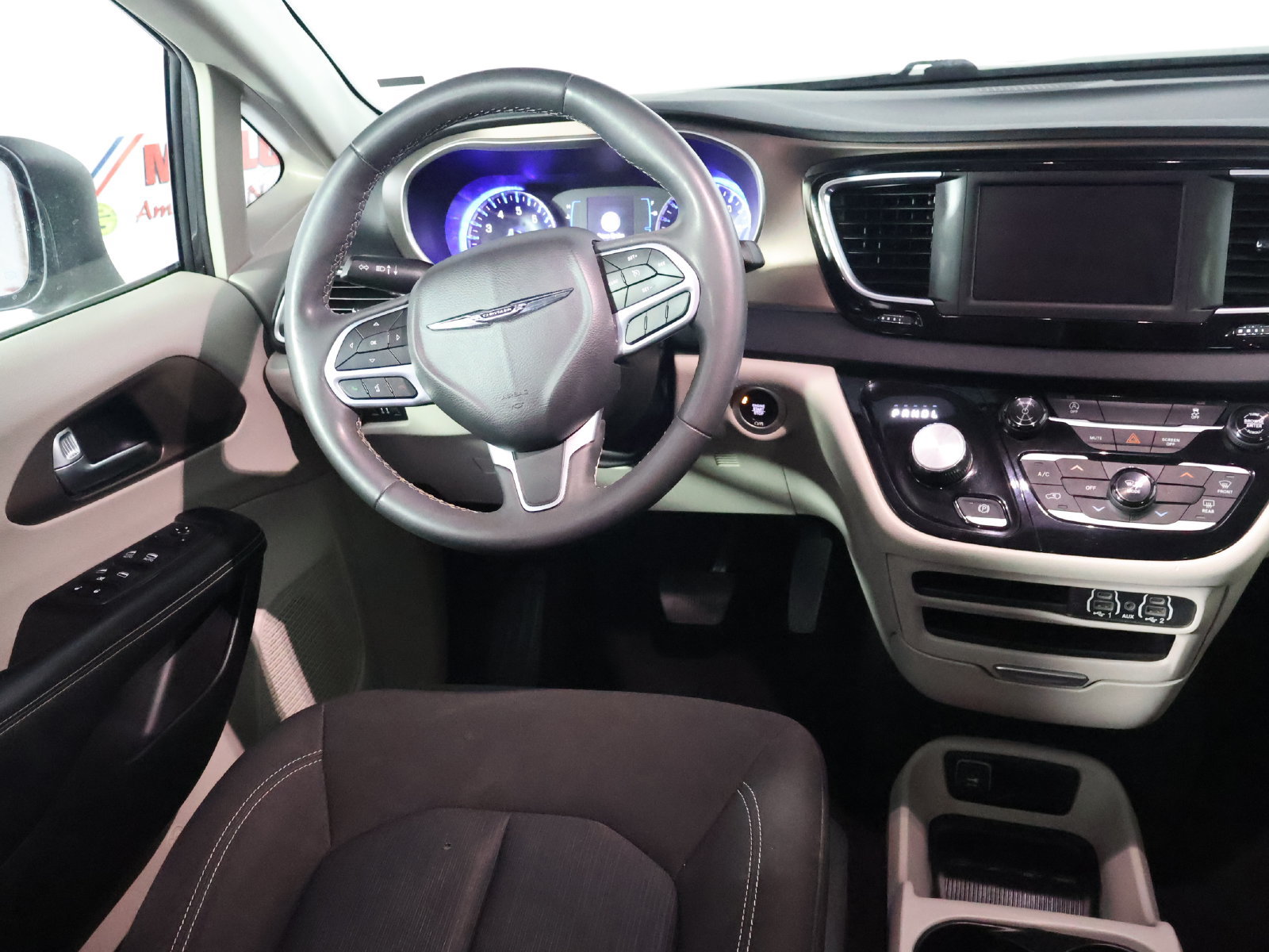 Used 2023 Chrysler Voyager LX FWD image 42