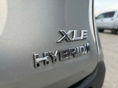 Used 2021 Toyota Sienna XLE image 10