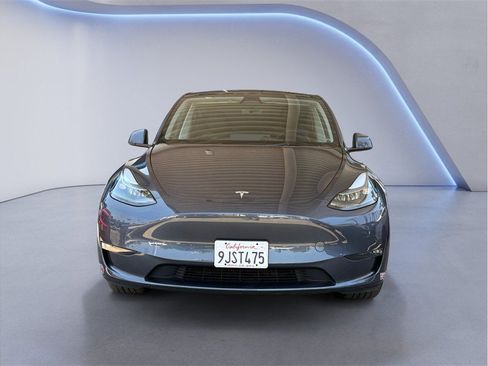 Used 2023 Tesla Model Y Long Range AWD/4WD image 2