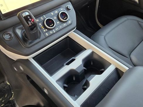Used 2025 Land Rover Defender 90 X-Dynamic SE image 15