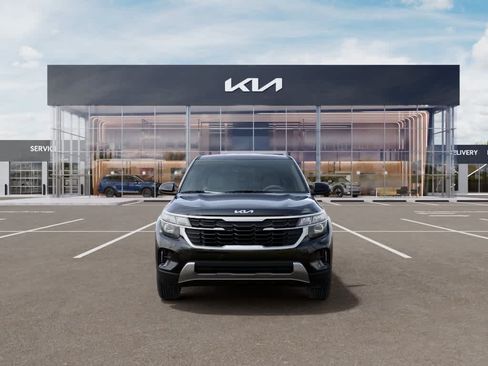 New 2026 Kia Seltos LX FWD image 2