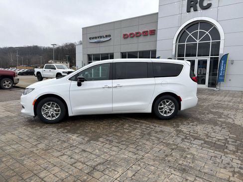 New 2026 Chrysler Voyager LX FWD image 5