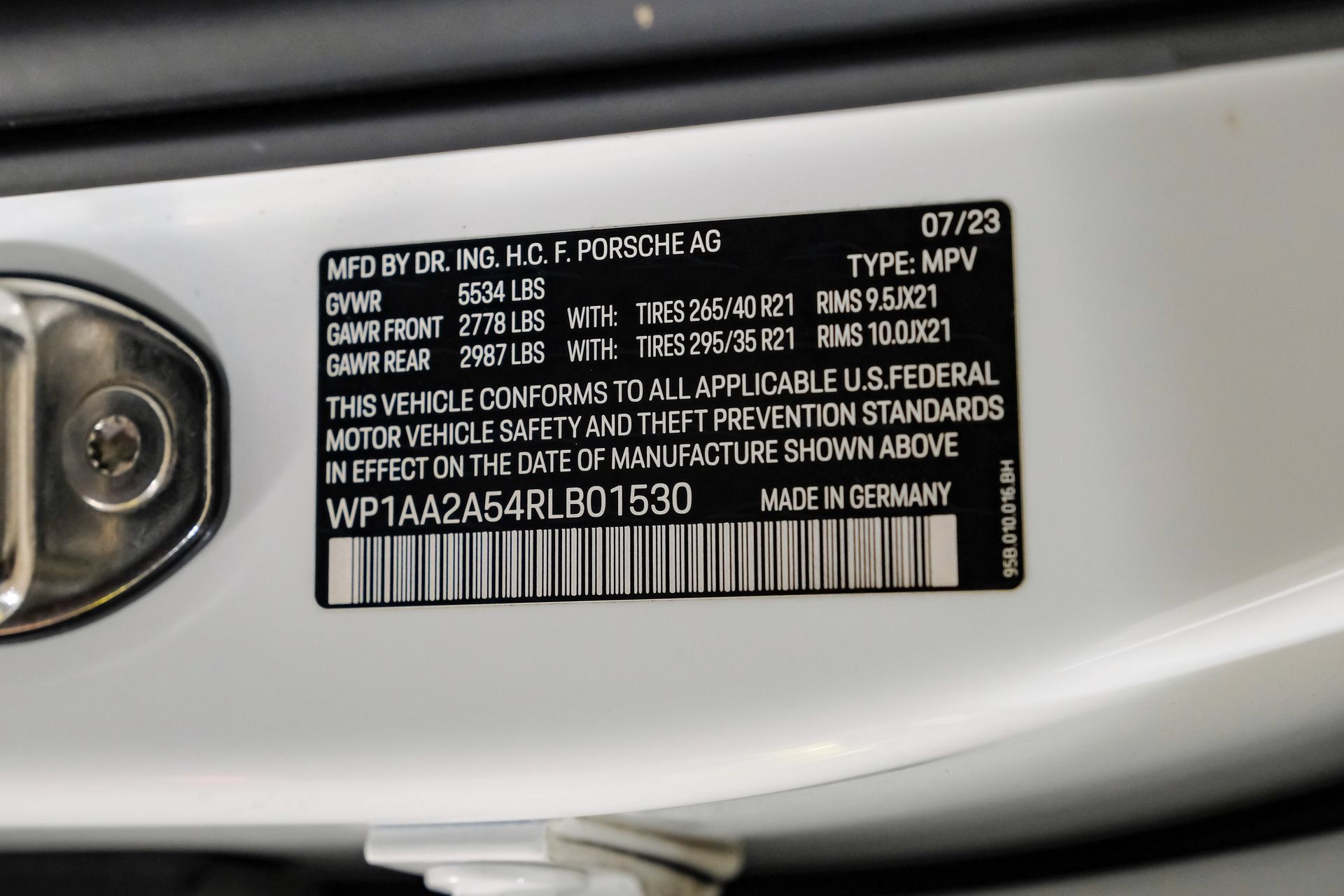 Used 2024 Porsche Macan w/ Premium Plus Package AWD/4WD image 62