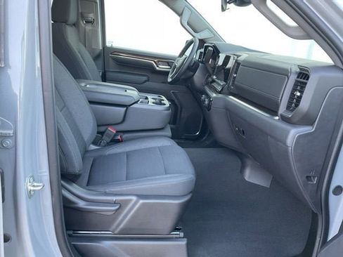 Used 2024 Chevrolet Silverado 1500 LT image 18