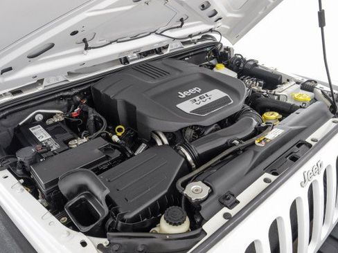 Used 2013 Jeep Wrangler Sport AWD/4WD image 39