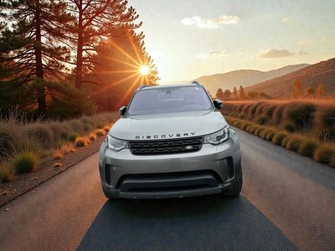 Used 2018 Land Rover Discovery HSE Luxury image 2