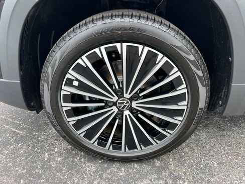 New 2026 Volkswagen Taos SE FWD image 7