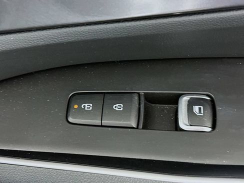 Used 2025 Kia Sorento S FWD image 29