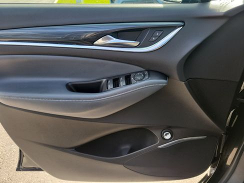 Used 2018 Buick Enclave Essence image 22