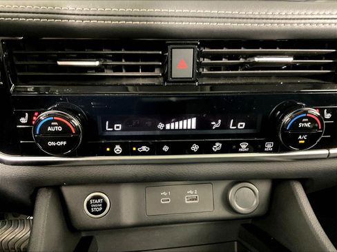 Certified 2021 Nissan Rogue SV w/ Premium Package AWD/4WD image 35