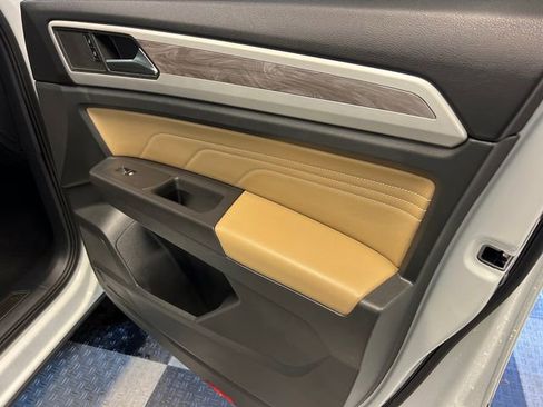 Used 2022 Volkswagen Atlas Cross Sport SE image 12