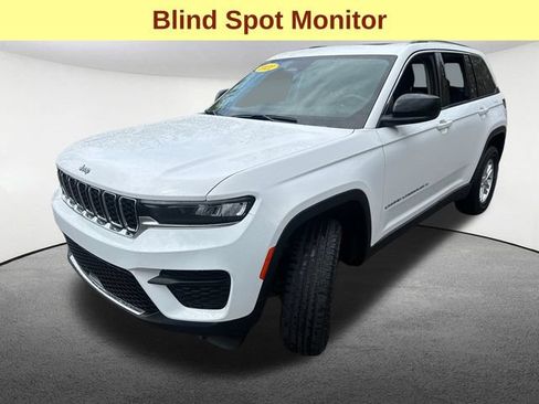 Used 2023 Jeep Grand Cherokee Laredo w/ Luxury Tech Group I AWD/4WD image 5