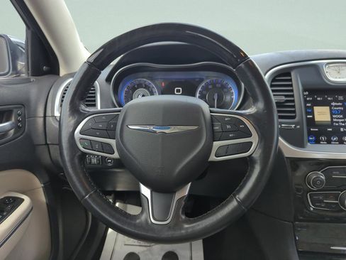 Used 2019 Chrysler 300 Limited RWD image 23