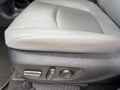 Used 2023 Toyota Sienna XLE FWD image 6