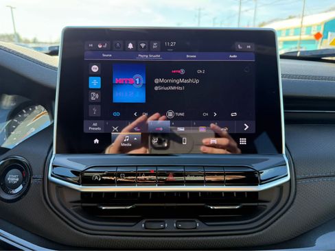 Used 2026 Jeep Compass Limited image 17