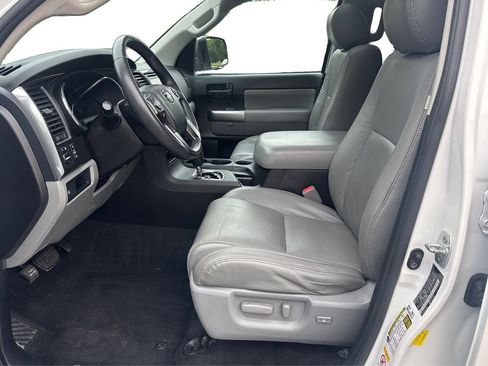 Used 2019 Toyota Sequoia SR5 AWD/4WD image 9