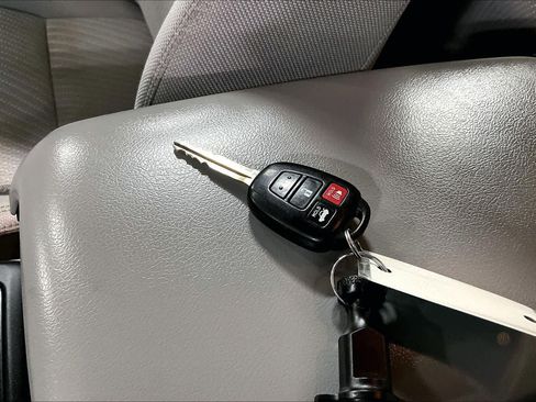 Used 2016 Toyota Camry LE image 14