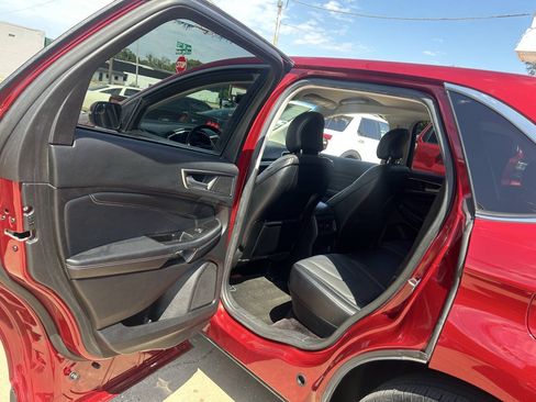 Used 2017 Ford Edge Titanium FWD image 21