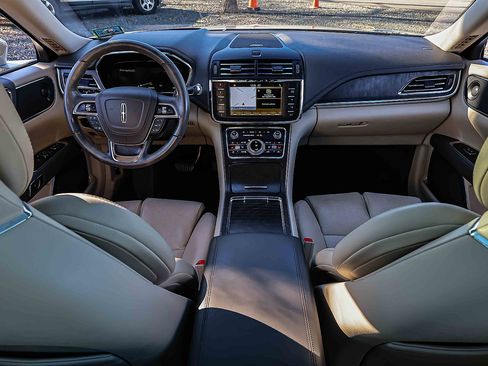 Used 2018 Lincoln Continental Reserve image 19