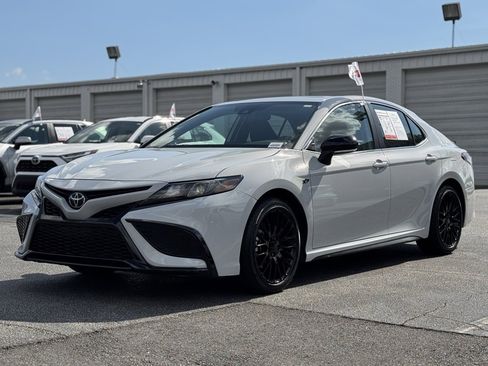 Used 2023 Toyota Camry SE w/ Convenience Package image 6