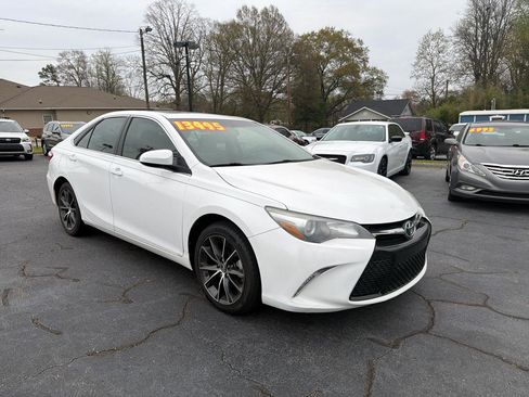 Used 2017 Toyota Camry XSE w/ Moonroof Package FWD image 8