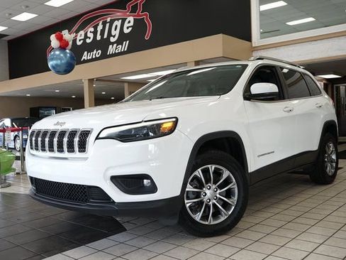 Used 2020 Jeep Cherokee Latitude Plus w/ Cold Weather Group AWD/4WD image 18
