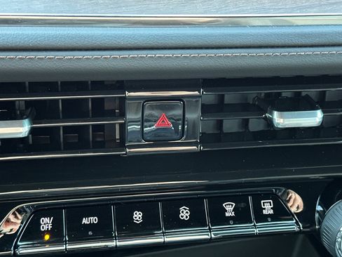 Certified 2025 Chevrolet Suburban High Country image 31