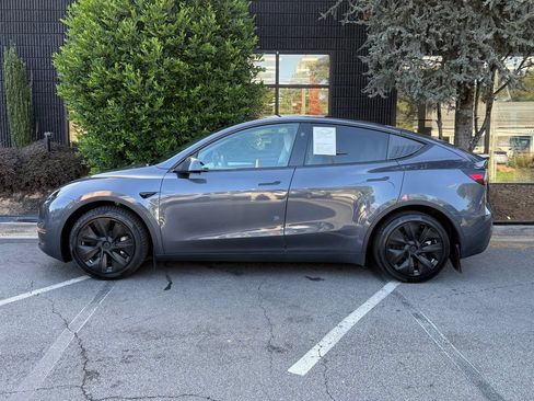 Used 2023 Tesla Model Y Long Range AWD/4WD image 9