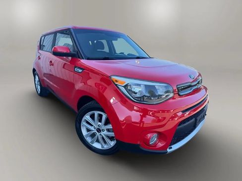 Used 2018 Kia Soul + FWD image 4